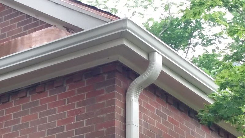 St. Louis gutter company work on a brick home in the metro area