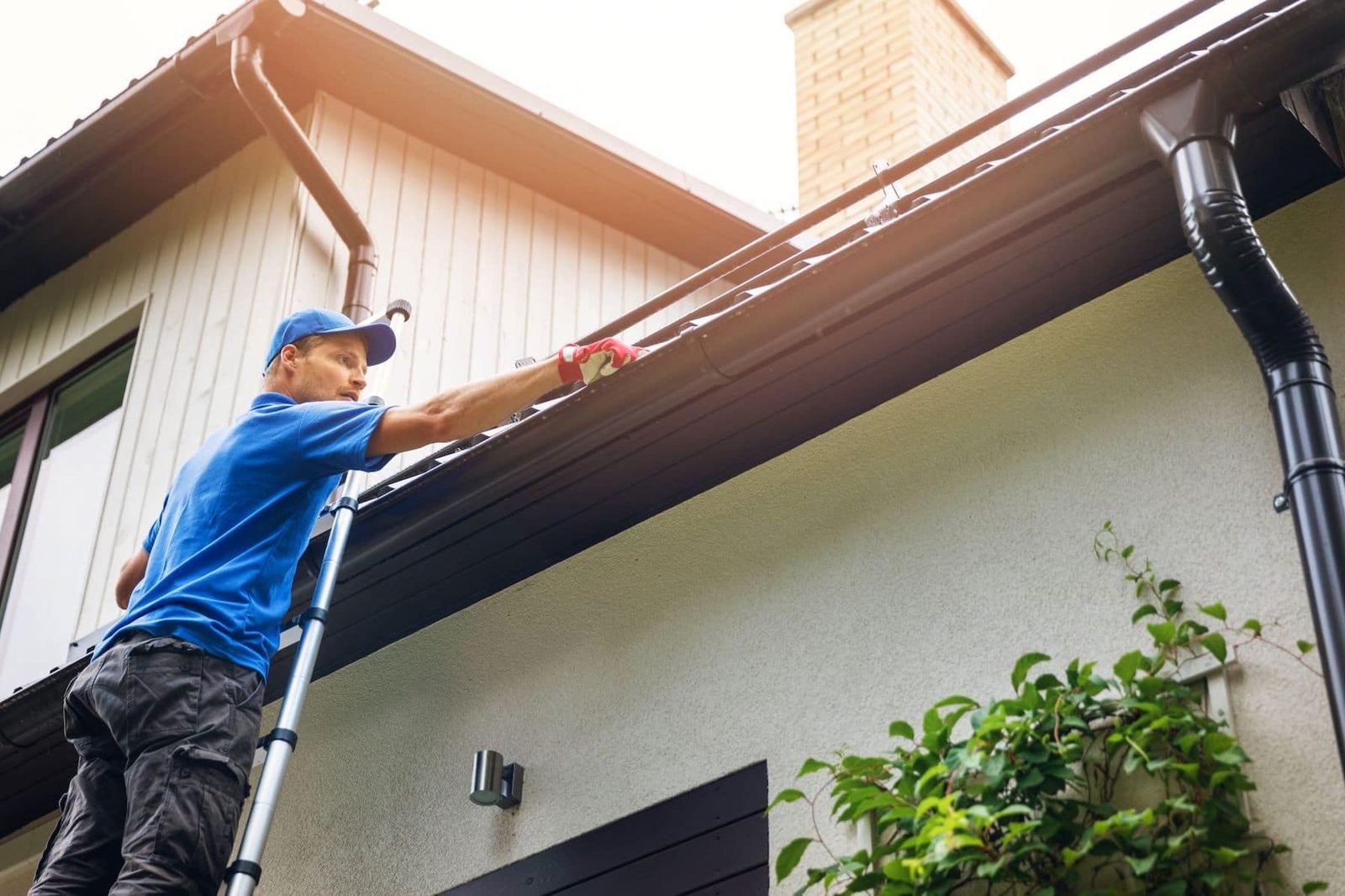 St. Louis gutter company installer fitting a new seamless gutter run on a home
